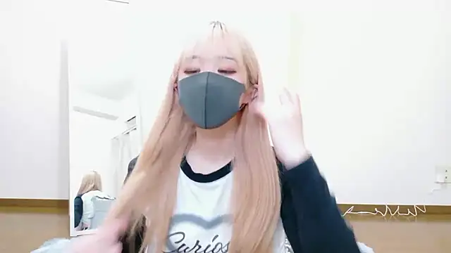 Snapshot of Una_chan_ chatting on 21, 10, 2025 Una chan online show from 21, 10, 2025