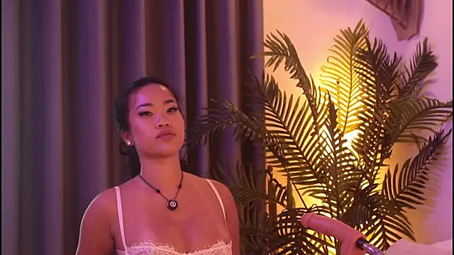 sophie miiuu online show from 9, 4, 2026