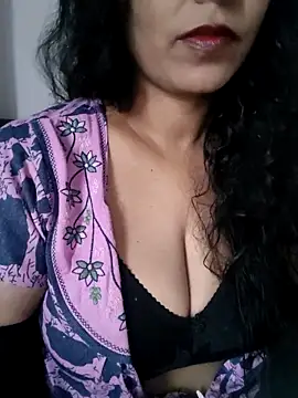 Deepa Sharma143 online show from 3, 12, 2025