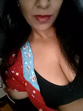 Deepa Sharma143 online show from 5, 11, 2025