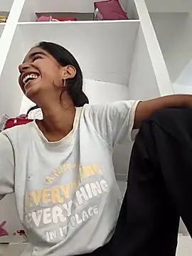 Hot-Soniya2 online show from 11, 9, 2025