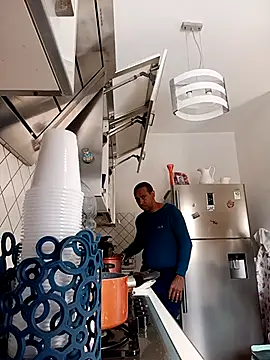 estrogeni online show from 8, 4, 2026