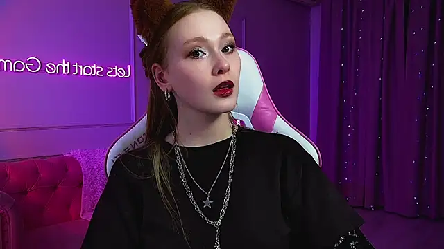 AgataFoxley online show from 6, 6, 2026