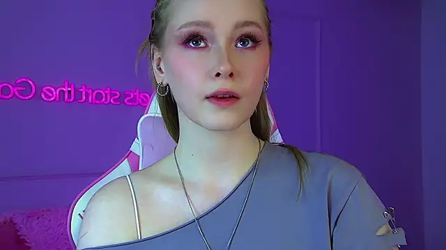 AgataFoxley online show from 22, 4, 2026