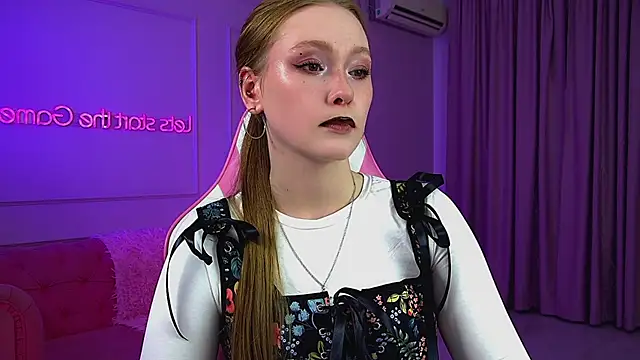AgataFoxley online show from 20, 6, 2026