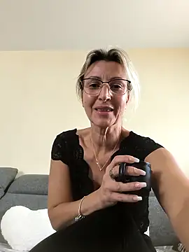 laura1076 online show from 30, 9, 2025