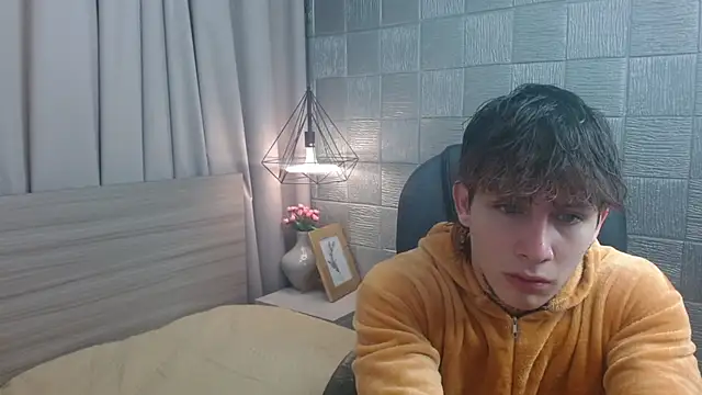 Iantwink18 online show from 11, 9, 2025