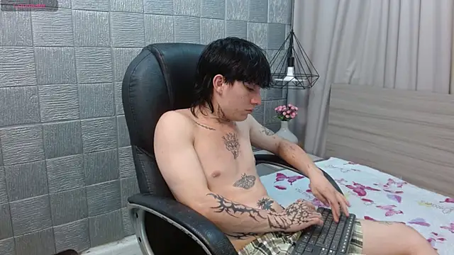 Iantwink18 online show from 2, 12, 2025