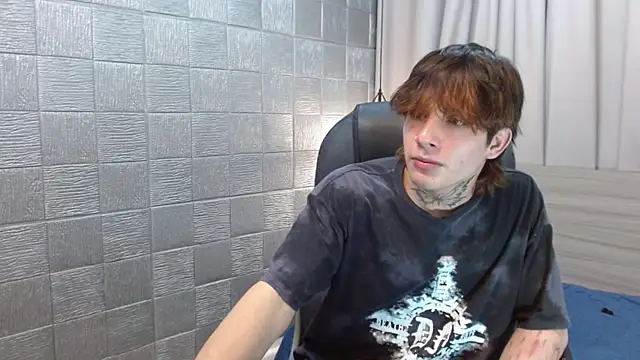 Iantwink18 online show from 5, 10, 2025