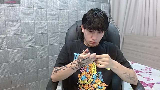 Iantwink18 online show from 1, 12, 2025