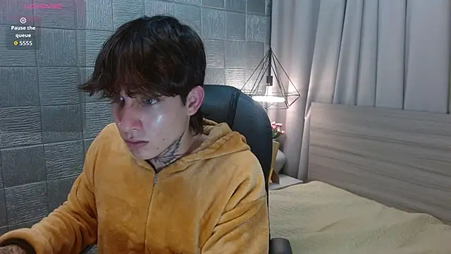 Iantwink18 online show from 9, 9, 2025