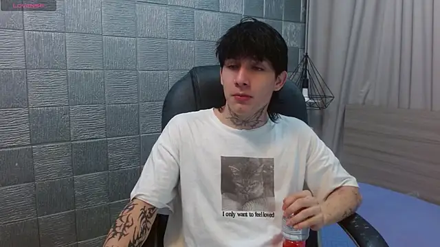 Iantwink18 online show from 29, 11, 2025