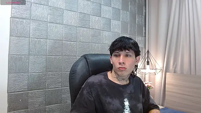 Iantwink18 online show from 4, 11, 2025