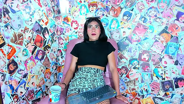 Emily Mitchell online show from 25, 10, 2025