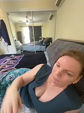 Snapshot of aussiepeaches chatting on 11, 11, 2025 aussiepeaches online show from 11, 11, 2025