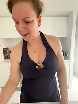 aussiepeaches online show from 22, 6, 2026
