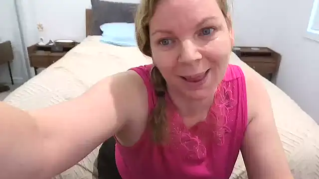 Snapshot of aussiepeaches chatting on 15, 5, 2026 aussiepeaches online show from 15, 5, 2026