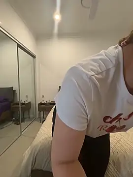 aussiepeaches online show from 8, 6, 2026