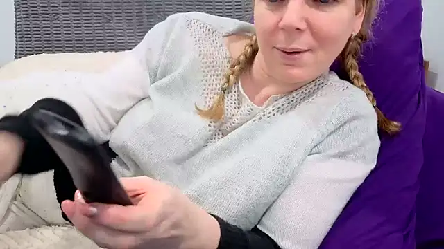 aussiepeaches online show from 9, 6, 2026