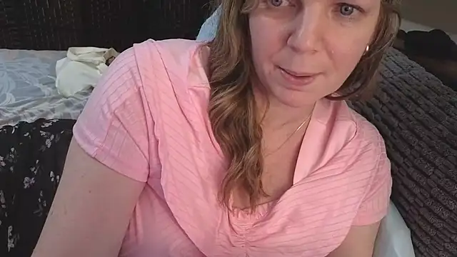 aussiepeaches online show from 10, 3, 2026