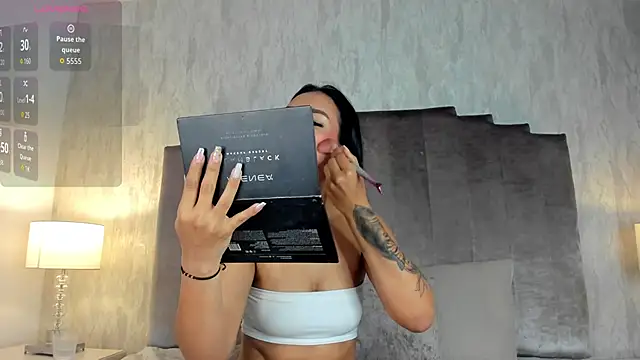 salma lutz online show from 4, 2, 2026