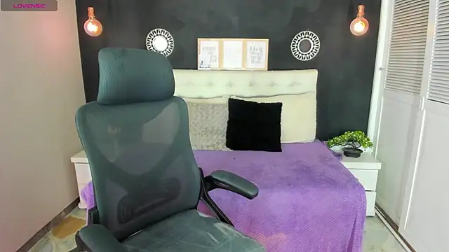 Snapshot of Eva_hot_1 chatting on 8, 10, 2025 Eva hot 1 online show from 8, 10, 2025