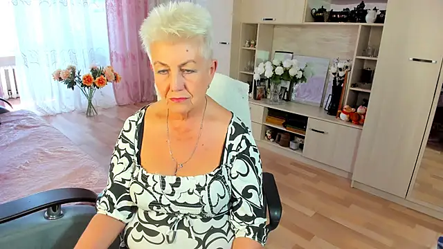 Snapshot of HotandMature chatting on 8, 6, 2026 HotandMature online show from 8, 6, 2026