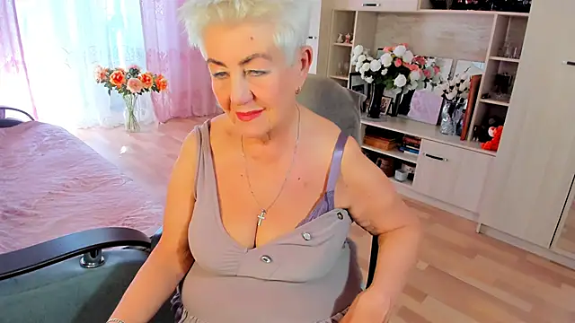 HotandMature online show from 17, 4, 2026