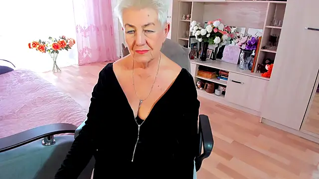 HotandMature online show from 10, 4, 2026