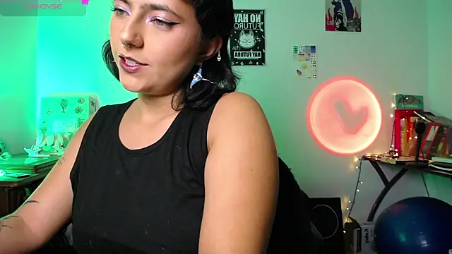 Snapshot of AlmaNanax chatting on 10, 10, 2025 AlmaNanax online show from 10, 10, 2025