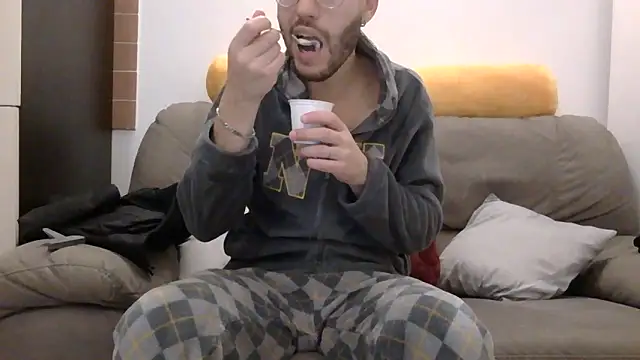 Amicisegreti online show from 7, 2, 2026