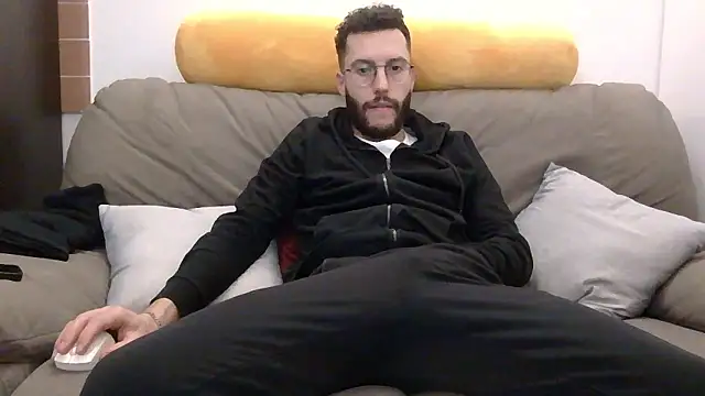 Amicisegreti online show from 18, 1, 2026