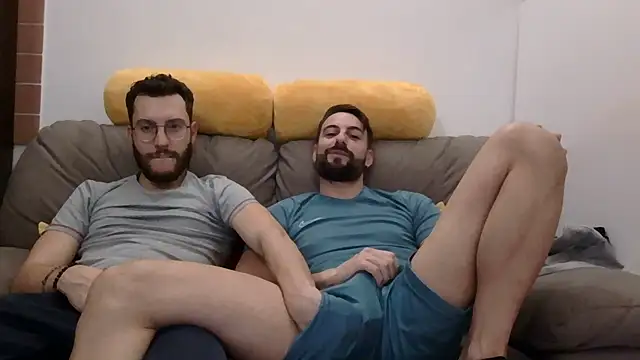 Amicisegreti online show from 4, 12, 2025