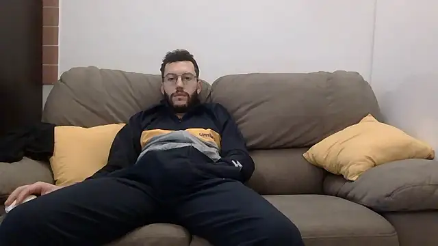 Amicisegreti online show from 14, 1, 2026