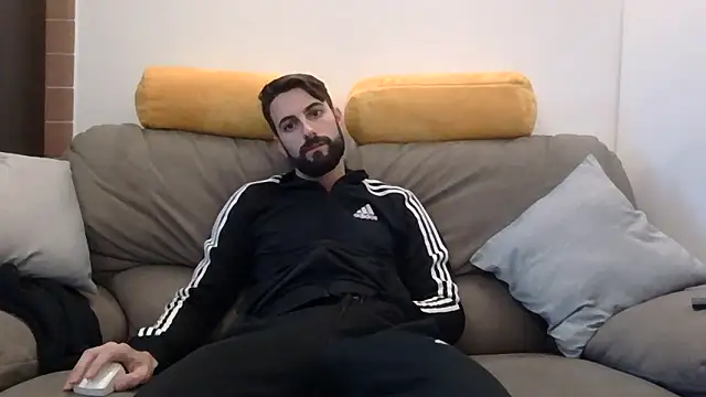 Amicisegreti online show from 17, 1, 2026