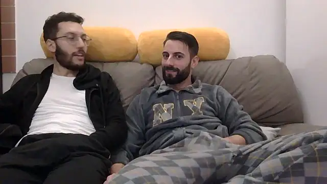 Amicisegreti online show from 6, 3, 2026