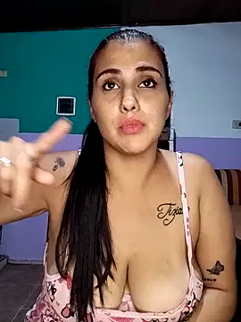 kariciasecreta online show from 15, 4, 2026