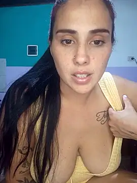 Snapshot of kariciasecreta chatting on 5, 5, 2026 kariciasecreta online show from 5, 5, 2026
