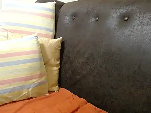 bustylaura4u online show from 22, 10, 2025