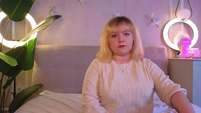 Snapshot of DianaJacobs chatting on 7, 11, 2025 DianaJacobs online show from 7, 11, 2025