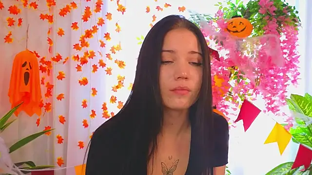 LauraHale online show from 8, 11, 2025