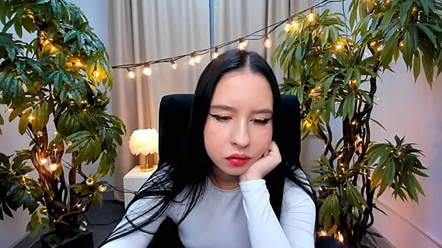 LeonaThompson online show from 4, 12, 2025