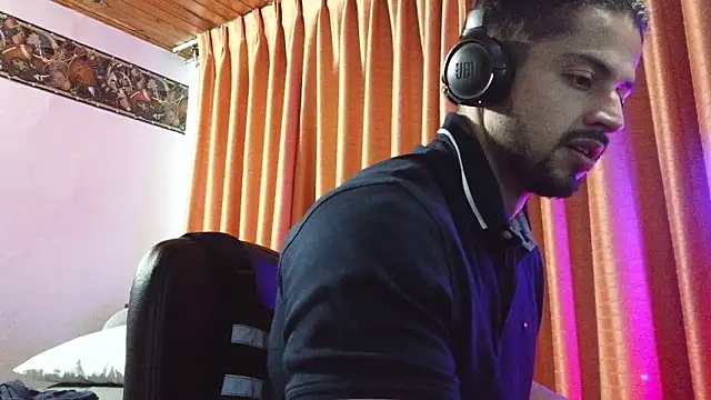 Axel-Cr0ss online show from 8, 10, 2025