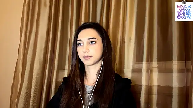 Snapshot of LinaMour chatting on 8, 11, 2025 LinaMour online show from 8, 11, 2025