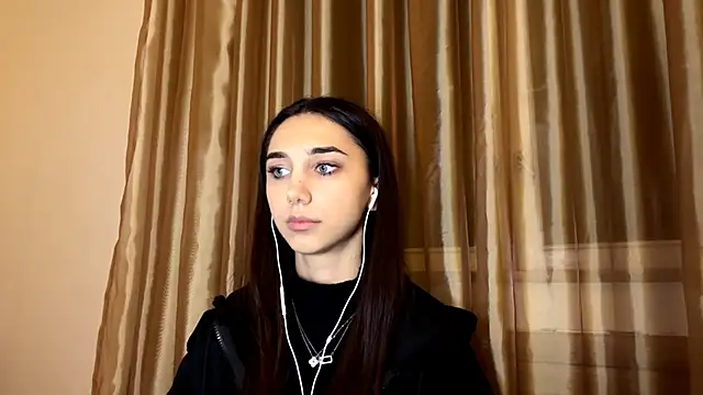 Snapshot of LinaMour chatting on 7, 11, 2025 LinaMour online show from 7, 11, 2025