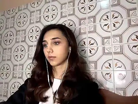 Snapshot of LinaMour chatting on 9, 11, 2025 LinaMour online show from 9, 11, 2025