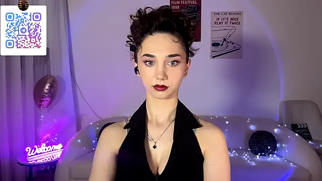 Snapshot of LinaMour chatting on 17, 6, 2026 LinaMour online show from 17, 6, 2026