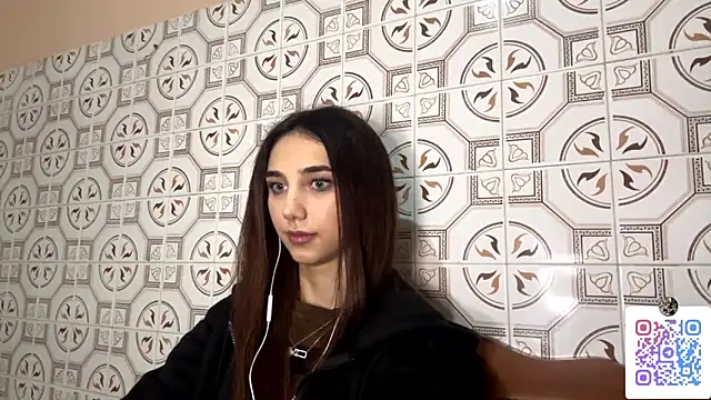 Snapshot of LinaMour chatting on 12, 11, 2025 LinaMour online show from 12, 11, 2025