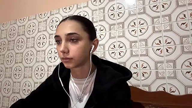 Snapshot of LinaMour chatting on 1, 11, 2025 LinaMour online show from 1, 11, 2025