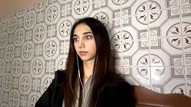 Snapshot of LinaMour chatting on 13, 11, 2025 LinaMour online show from 13, 11, 2025